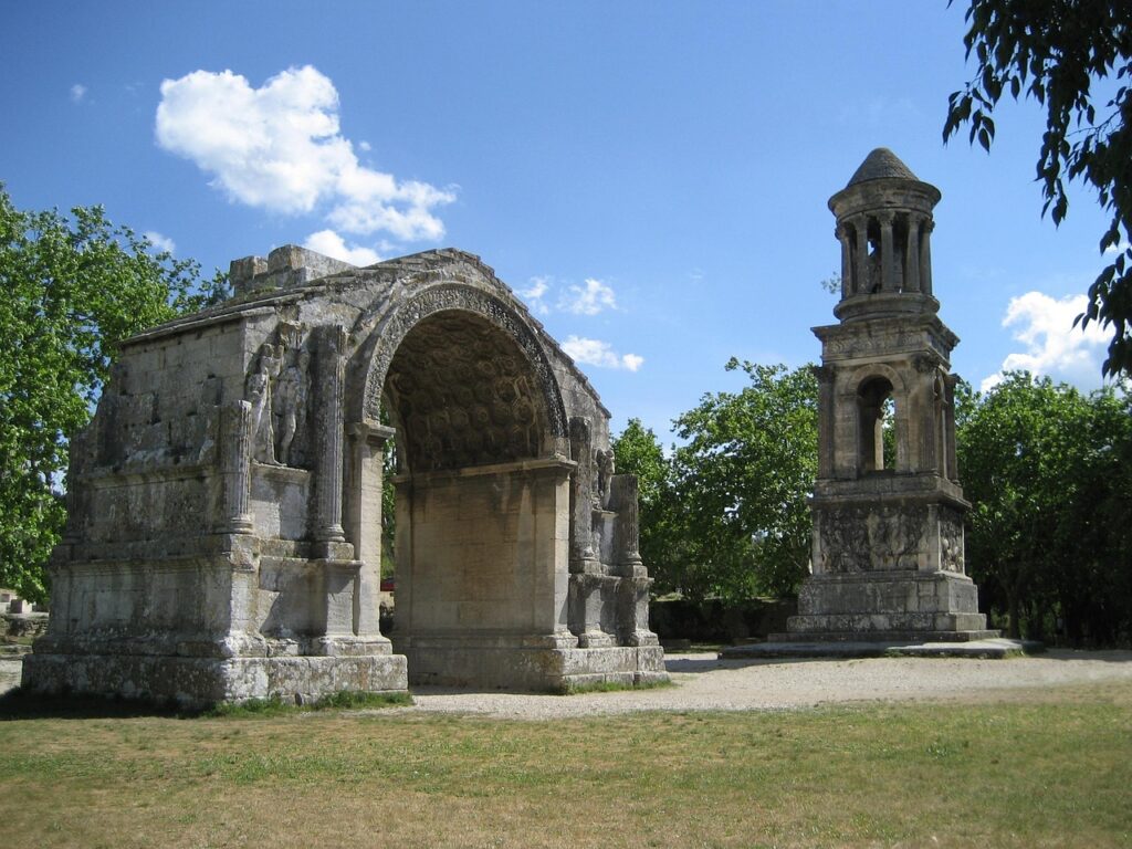 Rovine romane antiche a Glanum, vicino a Saint-Rémy