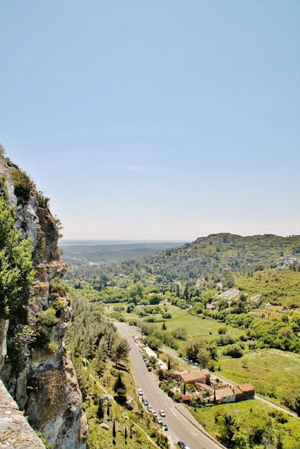 Strada provinciale stretta che collega i borghi provenzali