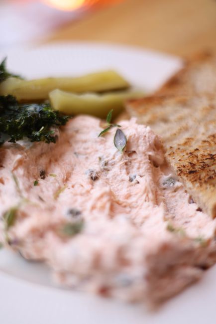 Smoked salmon platter with gravlax and rye bread at Torvehallerne