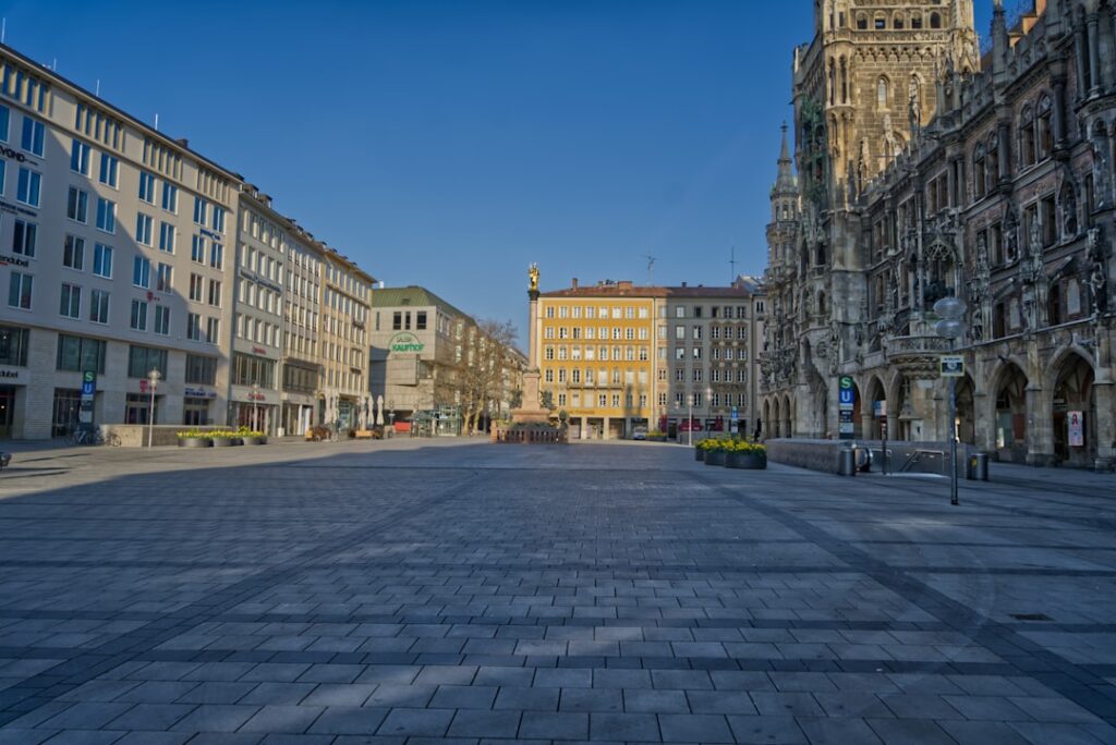 Marienplatz square at midday with people