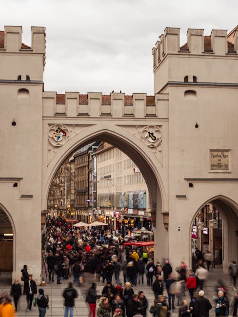 Ochtendmarktgangers en straatbeeld in München