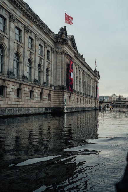 Exterior of the Deutsches Museum with river view and boats