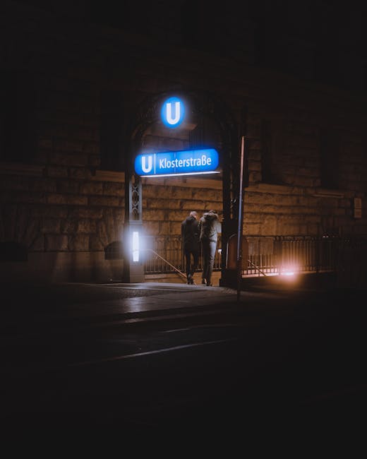 People waiting at a busy Munich U‑Bahn entrance at night
