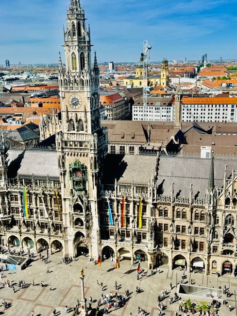 Marienplatz mit der Fassade des Neuen Rathauses