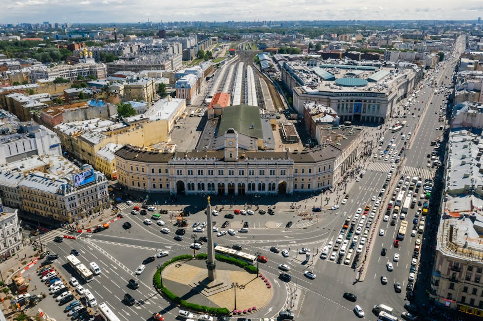 Entrance area and busy platform at Ploshchad Vosstaniya station near Nevsky Prospekt