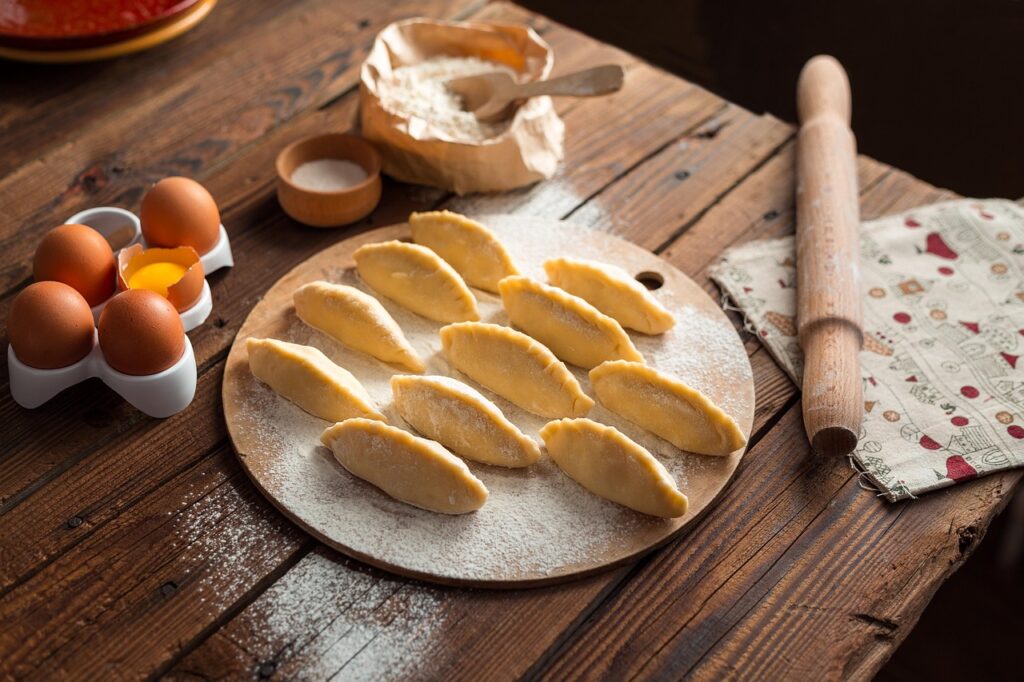 interieur van traditioneel pelmeni-restaurant Dom Pel'menya