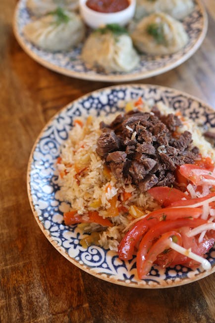 Usbekischer Plov in gemütlichem Restaurantinterieur