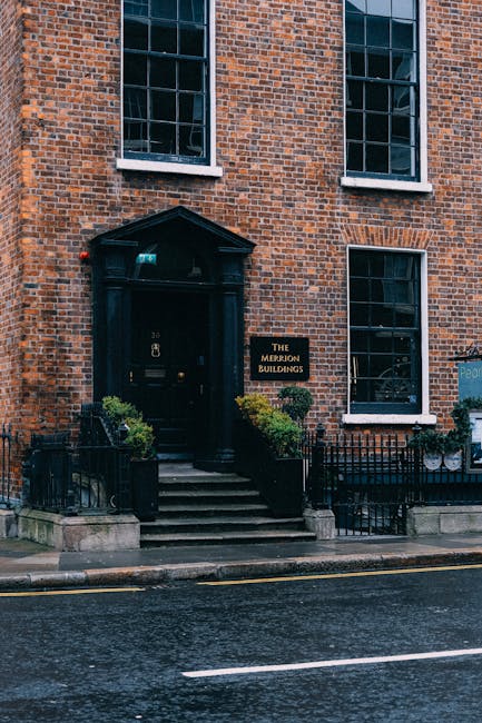Außenansicht des Merrion Hotels bei Abendlicht, 21 Merrion St Upper