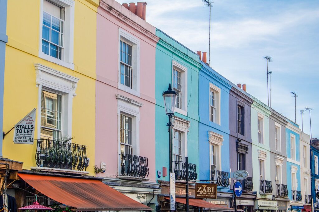 Wohnstraße in Portobello mit typischen Stadthäusern