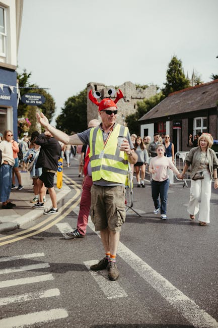 Publikum beim Dalkey Book Festival vor dem Castle