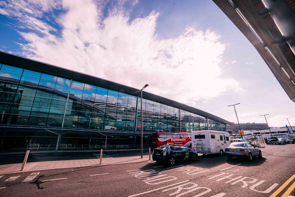 Airlink-Bus am Terminal des Dublin Airport
