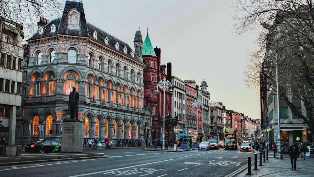 Smithfield Square met historische gebouwen in de ochtend