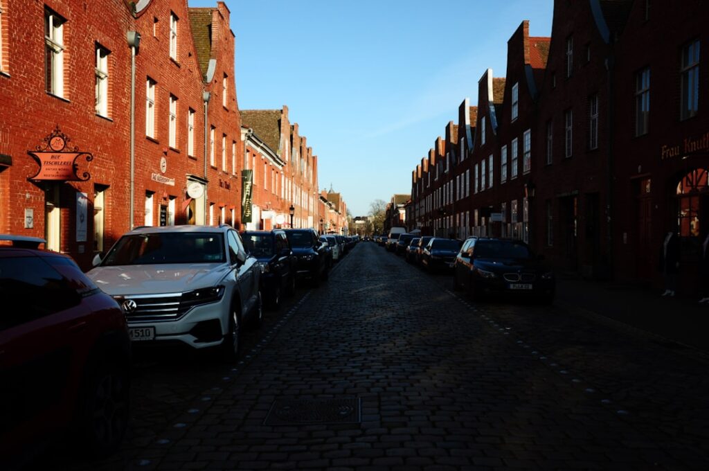 Bakstenen huizen in Stoneybatter vroeg in de ochtend
