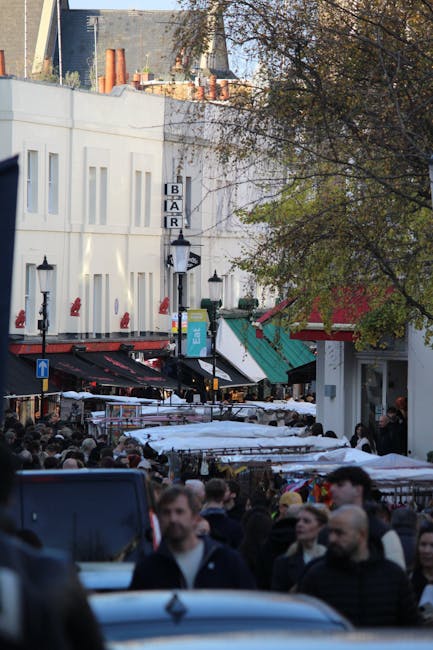 Außenstände und Menschenmenge beim Temple Bar Food Market
