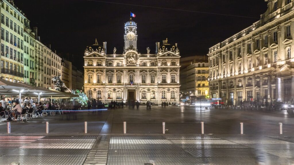 Opéra di Lione, edificio storico illuminato
