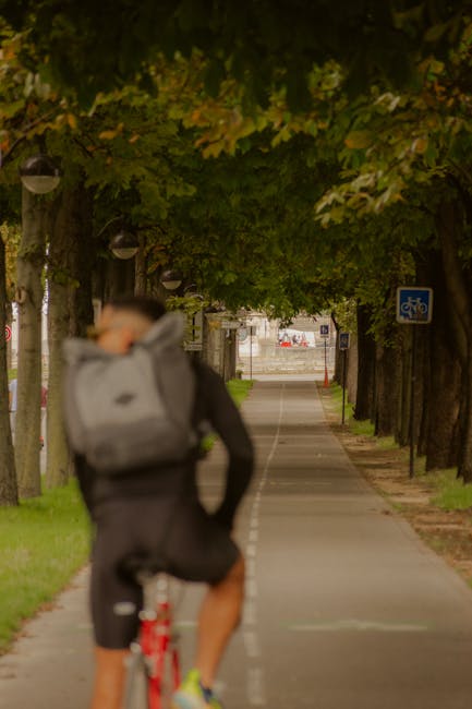 Ciclista urbano lungo il percorso
