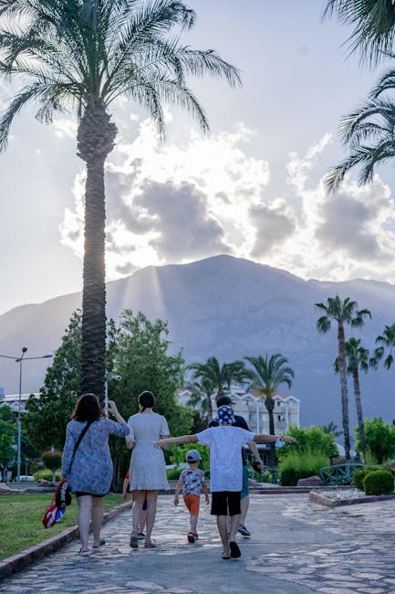 Family walking along the Palmeral promenade