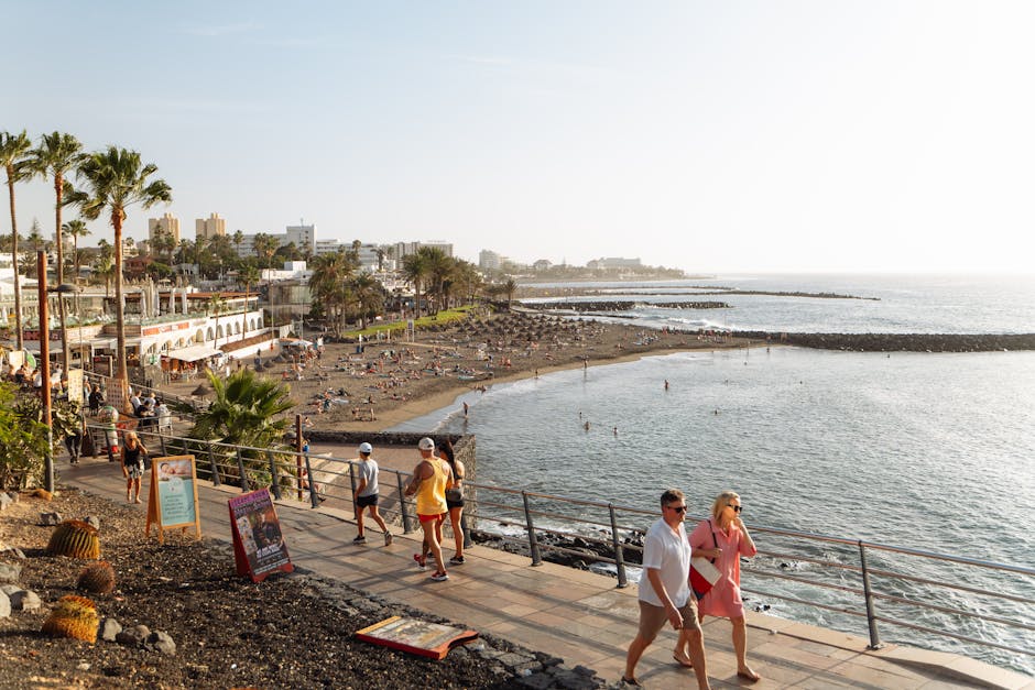 Plaża La Malagueta: opalający się turyści i promenada