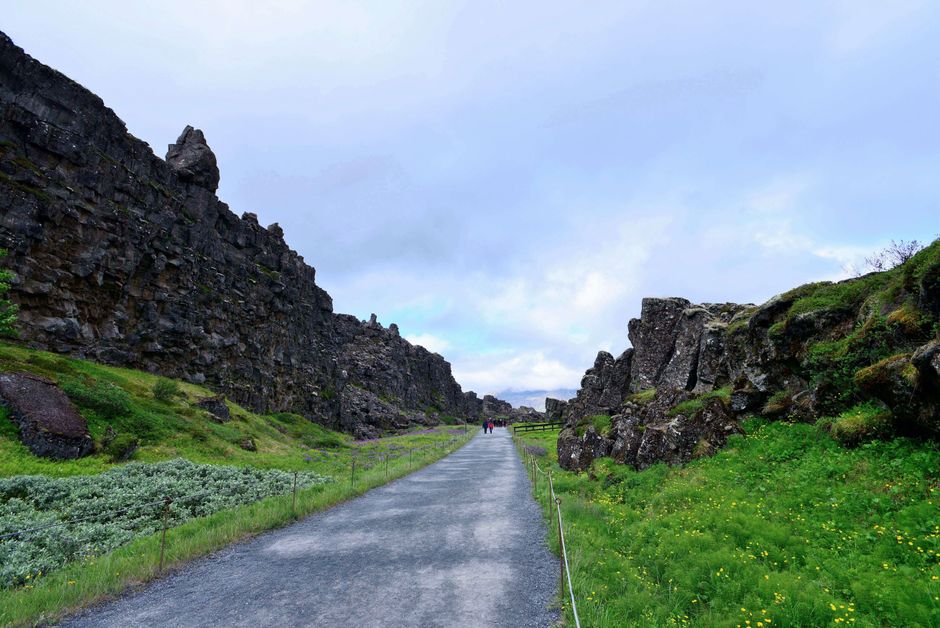 Ścieżka spacerowa w dolinie ryftowej Almannagjá, Þingvellir