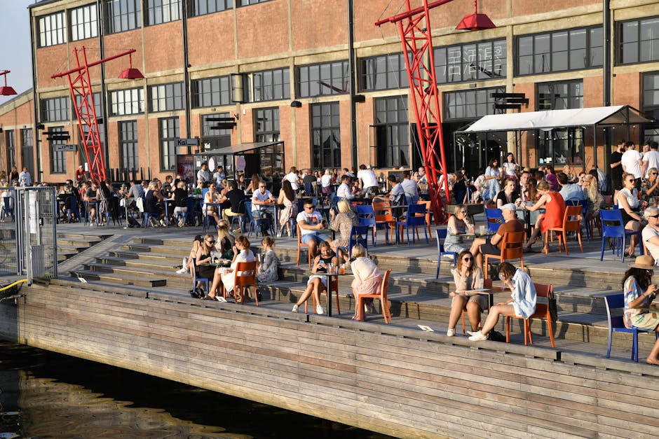 Sonnenuntergang über den Terrassen von Aker Brygge