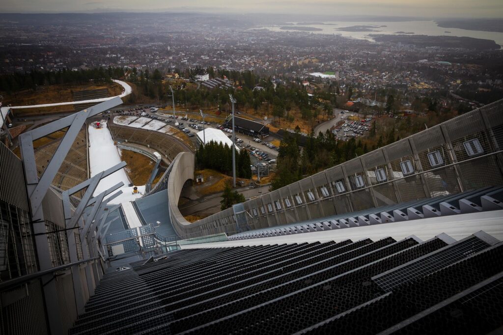 panoramisch uitzicht vanaf Holmenkollen over Oslo stad en de fjord
