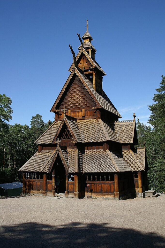 Openluchtmuseum Norsk Folkemuseum met houten kerk en oude huizen