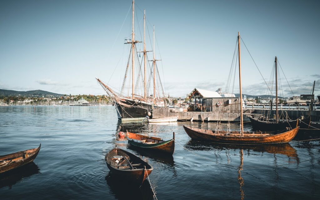 Langschip tentoongesteld in het Vikingskipshuset op Bygdøy