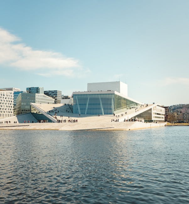 Vista del lungomare di Oslo con l'Opera House
