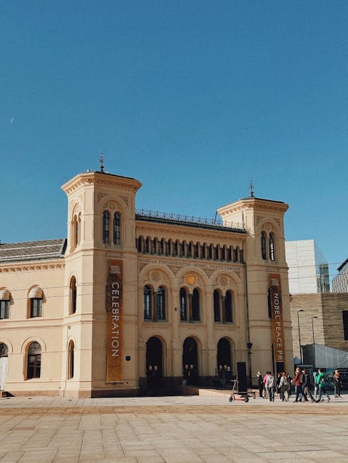 Toerist haalt Oslo Pass op bij het bezoekerscentrum Jernbanetorget