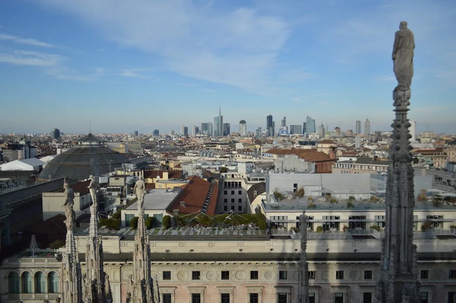 Panorama depuis les toits du Duomo vers la skyline de Milan