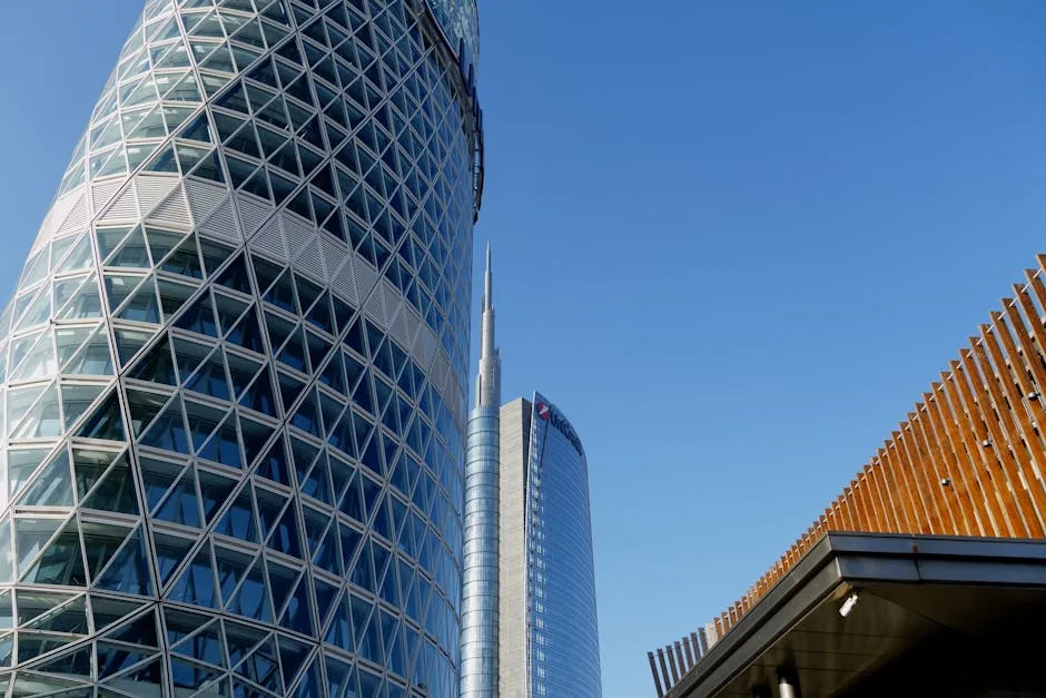 Tours en verre à Milan, structure en losanges et tour Unicredit