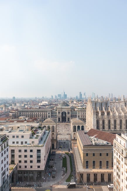 Panoramablick über Mailand mit Dom und moderner Skyline