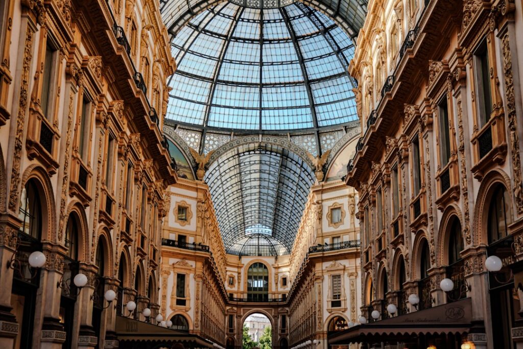 Glaskuppel und prunkvolle Arkaden in der Galleria Vittorio Emanuele II