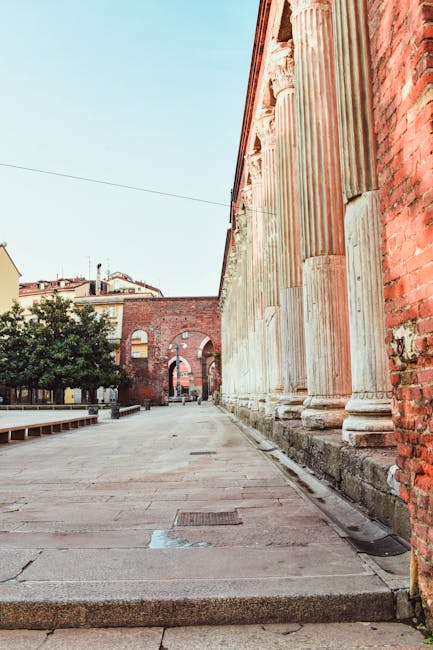 Portico e colonne antiche vicino alle Colonne di San Lorenzo, Milano