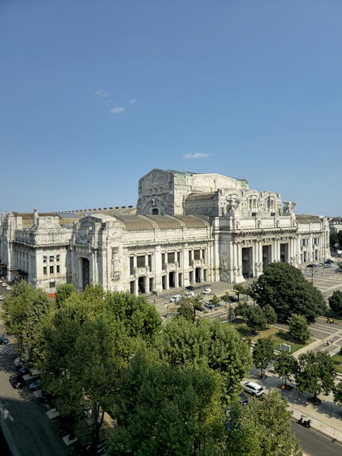Facciata della Stazione Centrale di Milano vista dall'alto