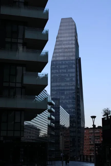 Gratte-ciel vitré moderne dans le quartier Porta Nuova de Milan