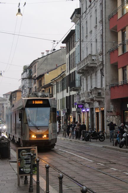 Tram che attraversa i Navigli