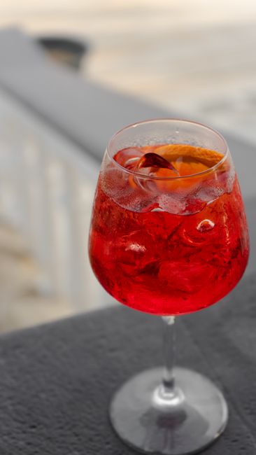 Isola-Viertel, Rooftop-Spritz-Close-up
