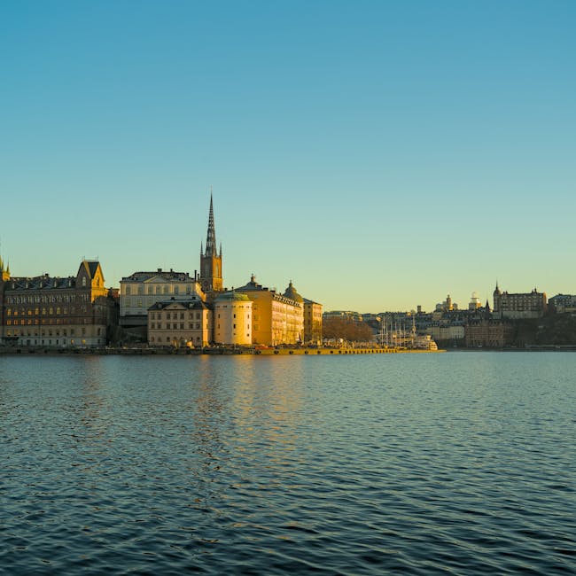 Zonsondergang over Gamla Stan en de waterkant van Stockholm