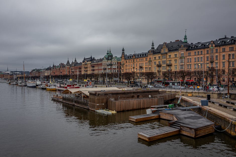 Strandvägen lungomare con barche al tramonto