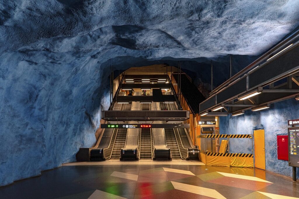 Barrierefreier Aufzug in einer Stockholmer U‑Bahn‑Station