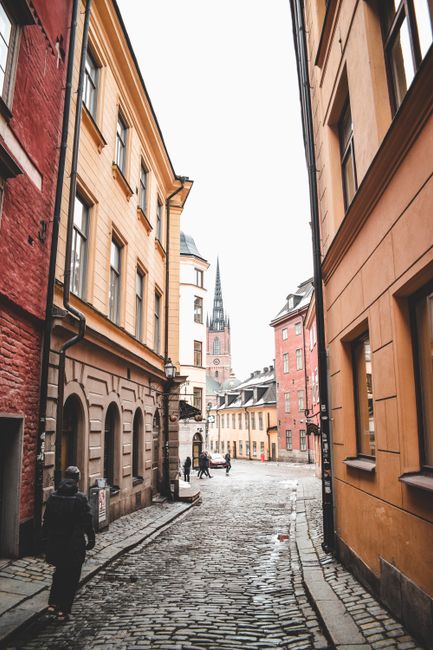 Enge Kopfsteinpflastergasse in Gamla Stan