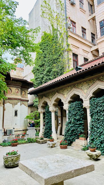 Historischer Innenhof eines Hostels in der Altstadt von Bukarest