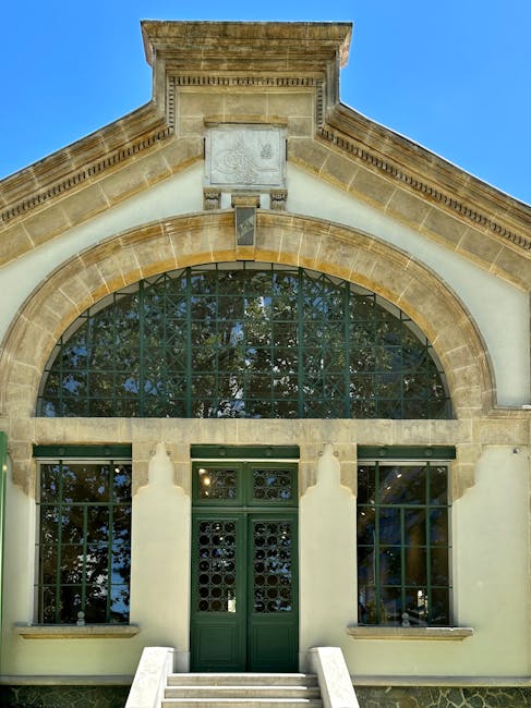 Gevel en ingang van Musée Cantini
