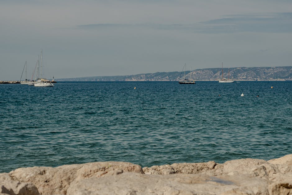 Plaża Pointe Rouge z łodziami