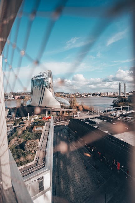 Panoramisch zicht vanuit La Cité du Vin met wijnproeverij in Bordeaux