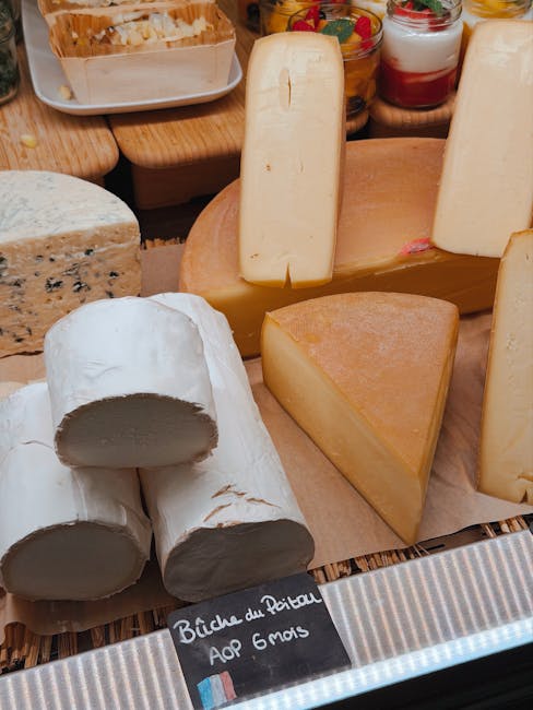 Lokale kaas- en charcuterieplank op een markt in Bordeaux