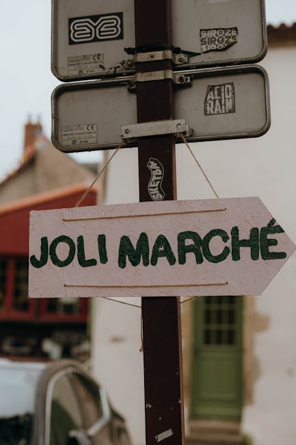Außenstände des Marché des Capucins am Morgen