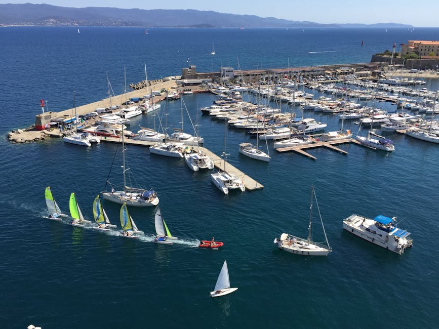 porto di Ajaccio con barche e costa corsa