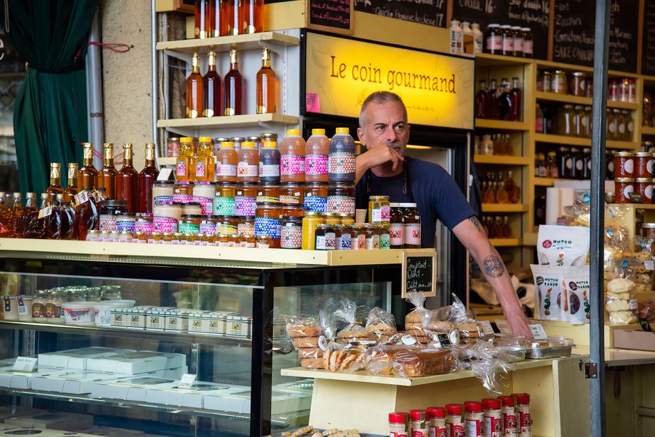 lokaler Markt: korsische Produkte, Brocciu, Honigstände